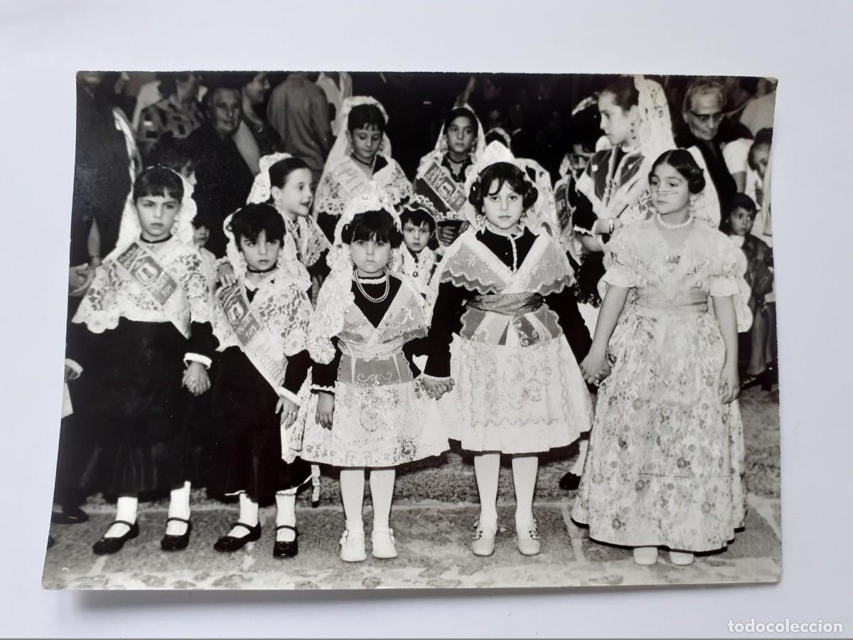 Alte Fotografie: FOTOGRAFIA - NI&Ntilde;AS FALLAS NI&Ntilde;AS FALLERAS (18x 13 cm)