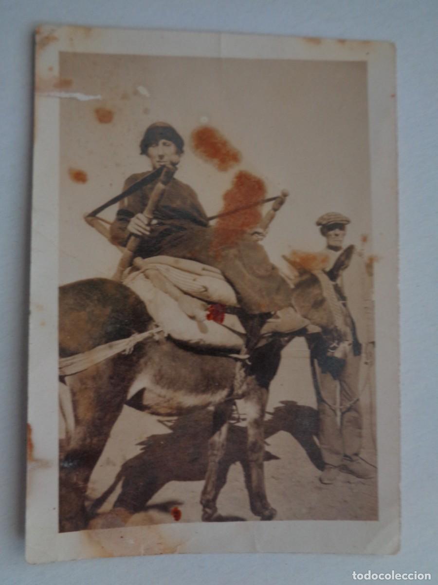 foto rural : mujer llevada en angarilla sobre u - Compra venta en ...