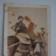 Angarilla foto rural : mujer llevada en angarilla sobre u - Compra venta en ...