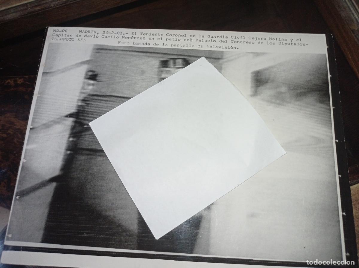 Fotograf&iacute;a antigua: TELEFOTO TOMADA DE LA TELEVISI&Oacute;N 23-F TEJERO Y CAMILO MEN&Eacute;NDEZ REF. UR MES 3 A