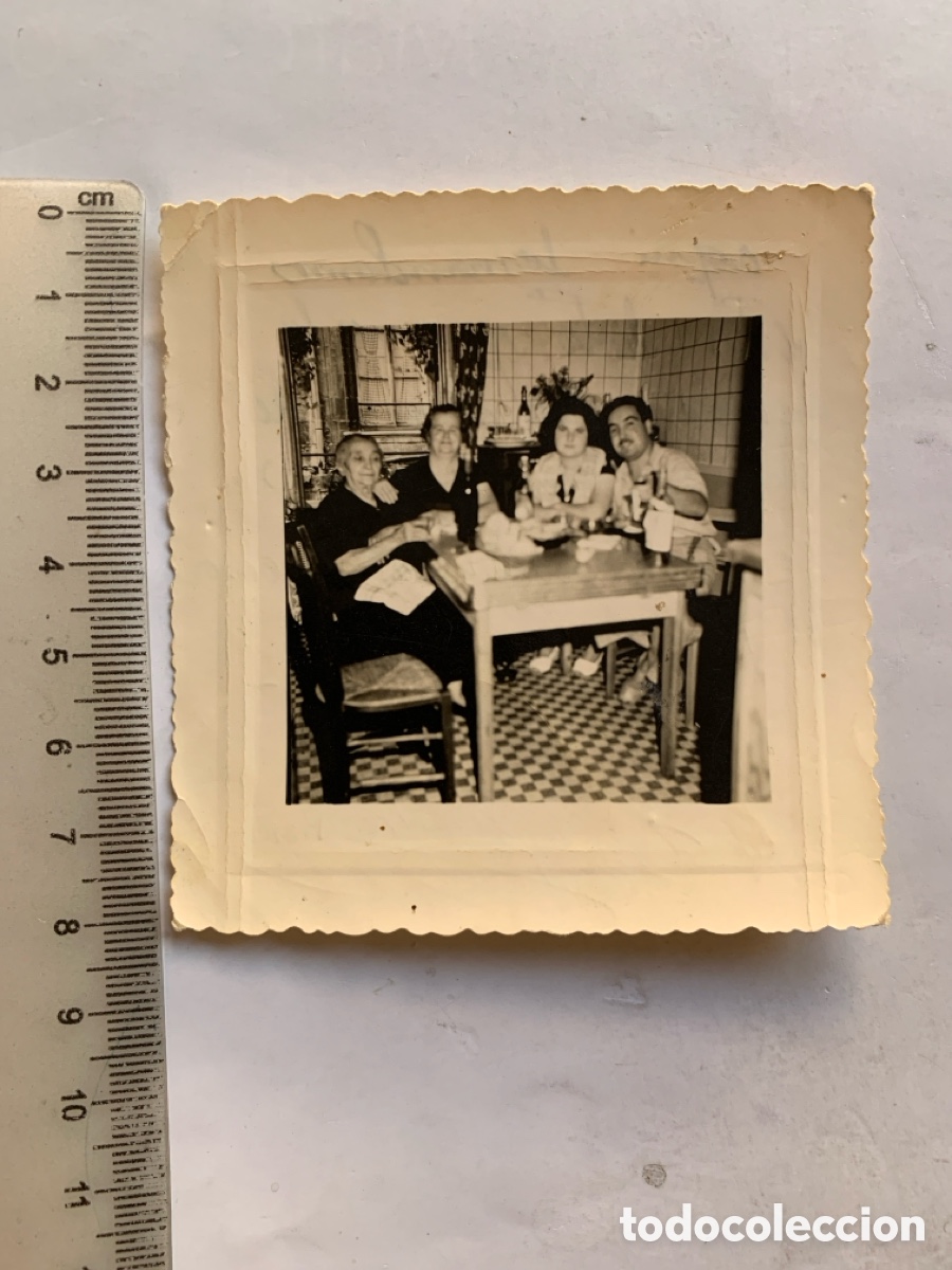 Fotograf&iacute;a antigua: FOTO. COMIENDO EN CASA DE RAM&Oacute;N EL D&Iacute;A DE SU SANTO. FOT&Oacute;GRAFO?. 30 AGOSTO 1955.