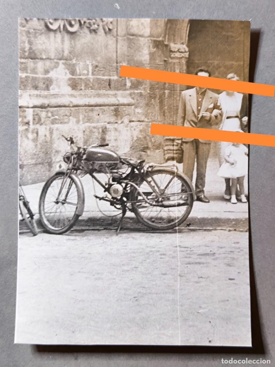Photographie ancienne: Antigua fotograf&iacute;a. Motocicleta. A&ntilde;os 50.