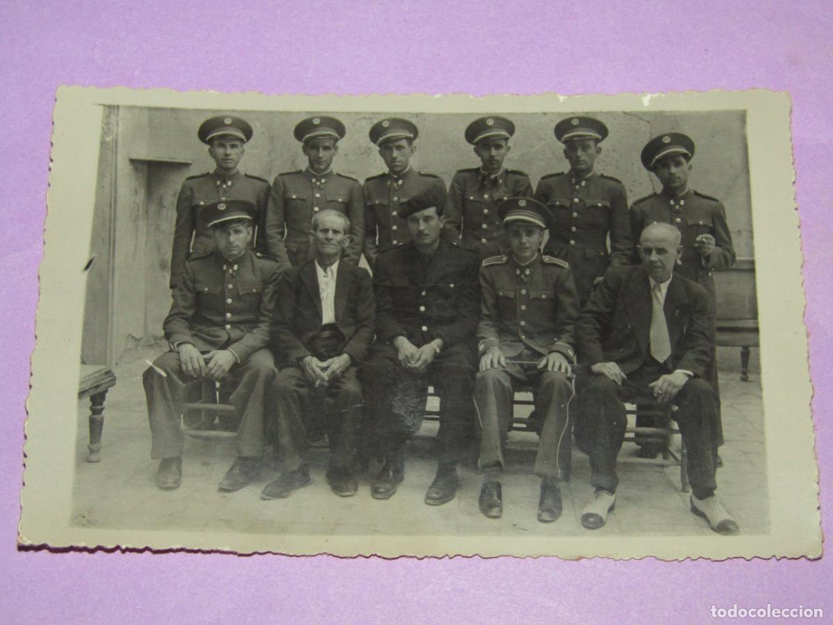 Fotografia antica: Antigua Fotograf&iacute;a de FOTO GALINSOGA con M&uacute;sicos y Falangista en ASPE - A&ntilde;o 1940s.