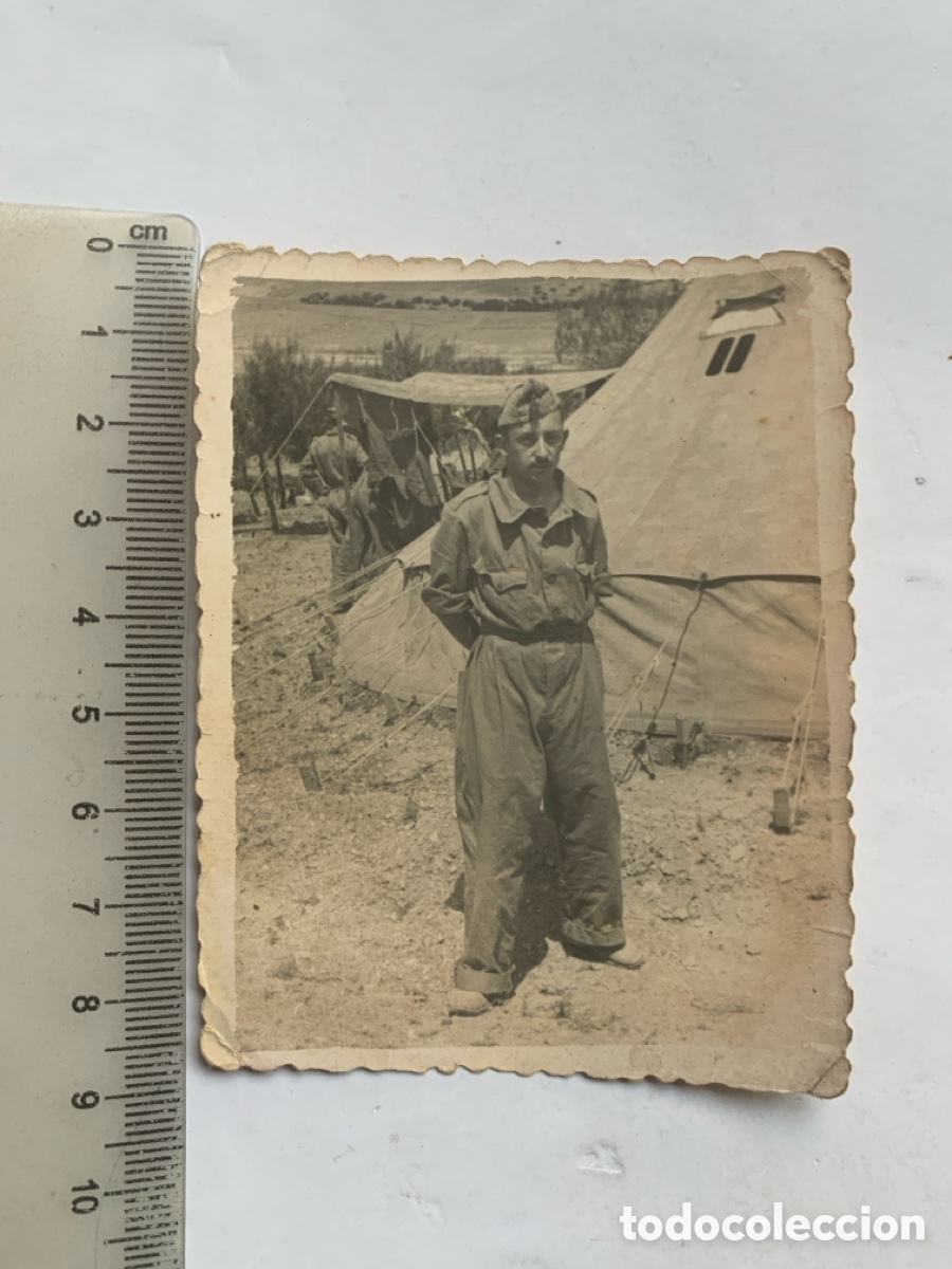 Fotograf&iacute;a antigua: FOTO. EL SOLDADO RAFAEL V. DE MANIOBRAS. FOT&Oacute;GRAFO?.