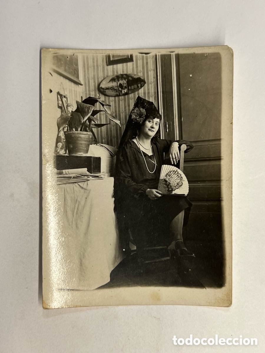 Antique Photography: SEMANA SANTA. Fotografia Se&ntilde;ora de Negro con Teja y Mantilla Espa&ntilde;ola.. Procesi&oacute;n&hellip; (h.1945?)
