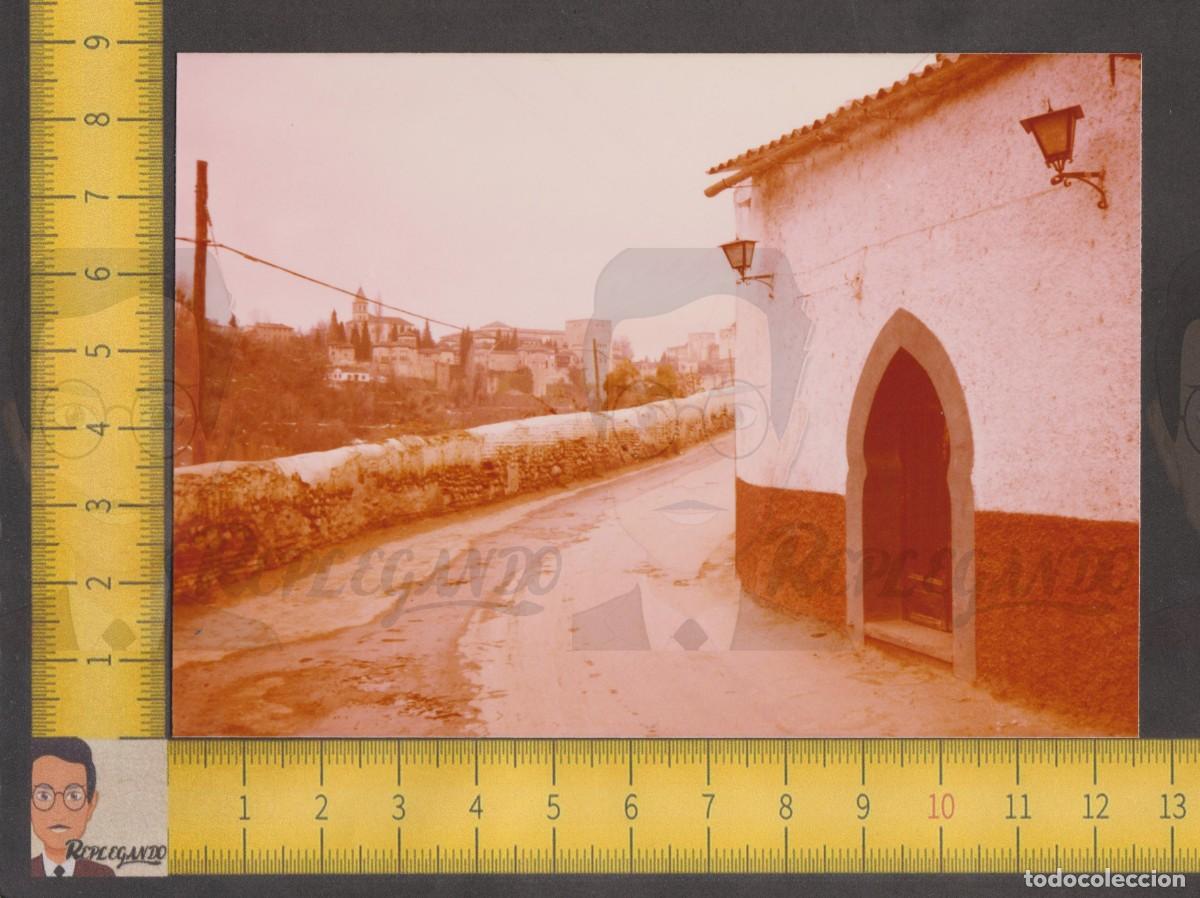 Fotograf&iacute;a antigua: VISTA DE LA ALHAMBRA DE GRANADA DESDE CALLE DEL BARRIO DE SACROMONTE / FOTO ANTIGUA A&Ntilde;OS 70