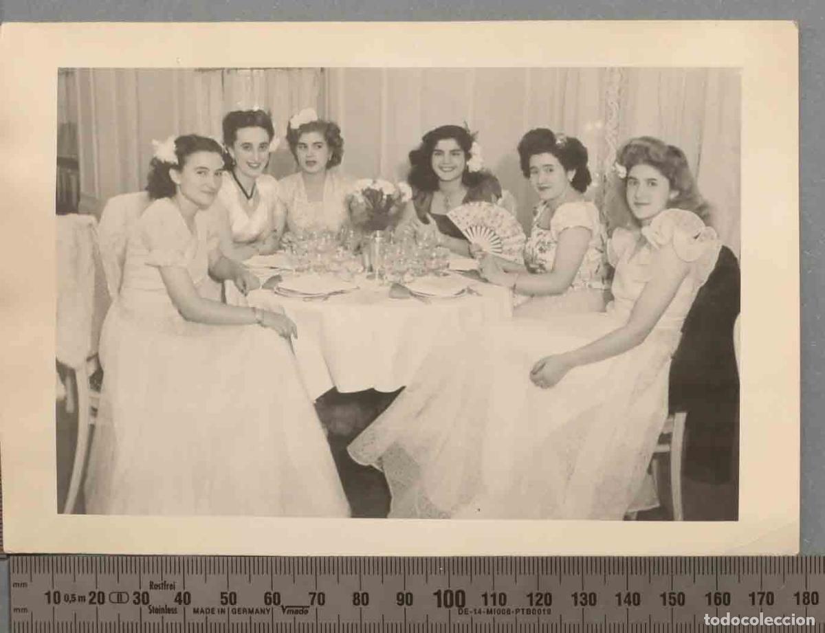 Fotografia antiga: FOTOGRAFIA. MUJERES JOVENTES EN LA MESA