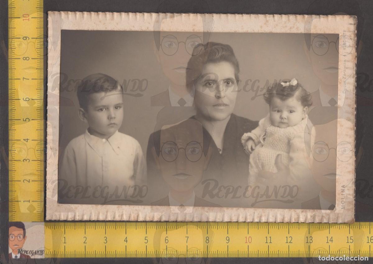 Antique Photography: RETRATO FAMILIA - NI&Ntilde;O Y NI&Ntilde;A CON MUJER MADRE - HIJOS - FOTO ANTIGUA ESTUDIO A&Ntilde;OS 40 MOLINA ALICANTE