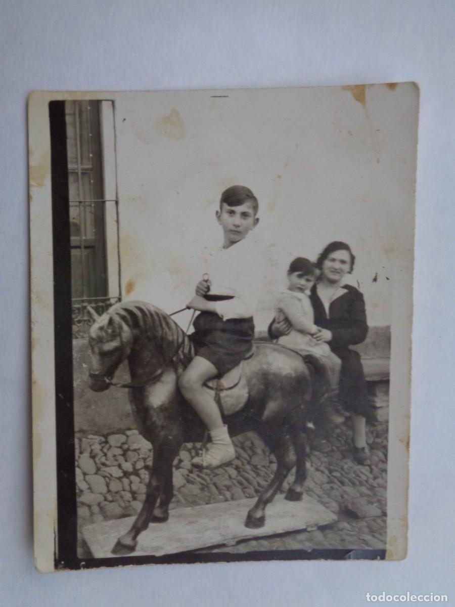Antique Photography: MINUTERO DE FOTOGRAFO DE FERIA : NI&Ntilde;O EN CABALLITO DE CARTON