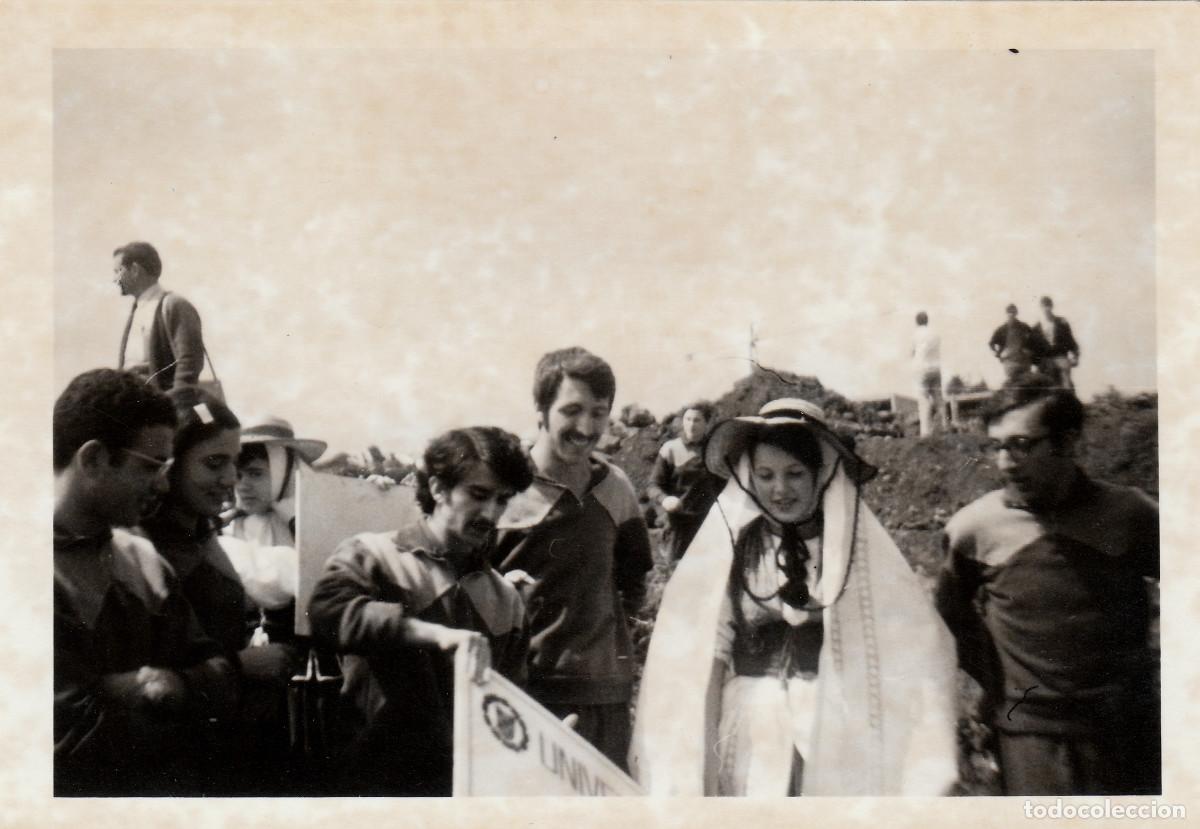 Fotograf&iacute;a antigua: Chicos y chicas con traje regional de Canarias?. A&ntilde;os 60. &ntilde;s