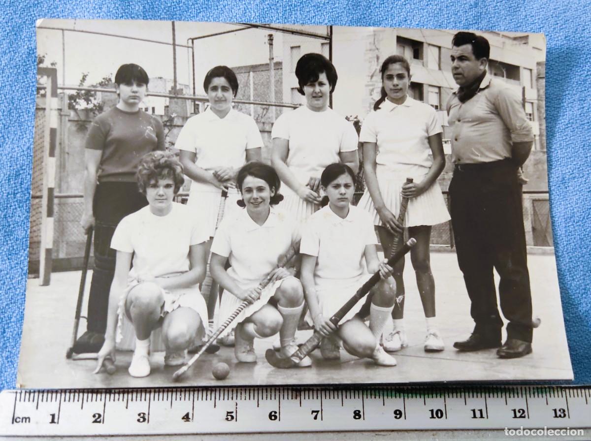 Fotografia antica: ANTIGUA FOTOGRAFIA EQUIPO DE HOCKEY DE BARCELONA A&Ntilde;OS 60