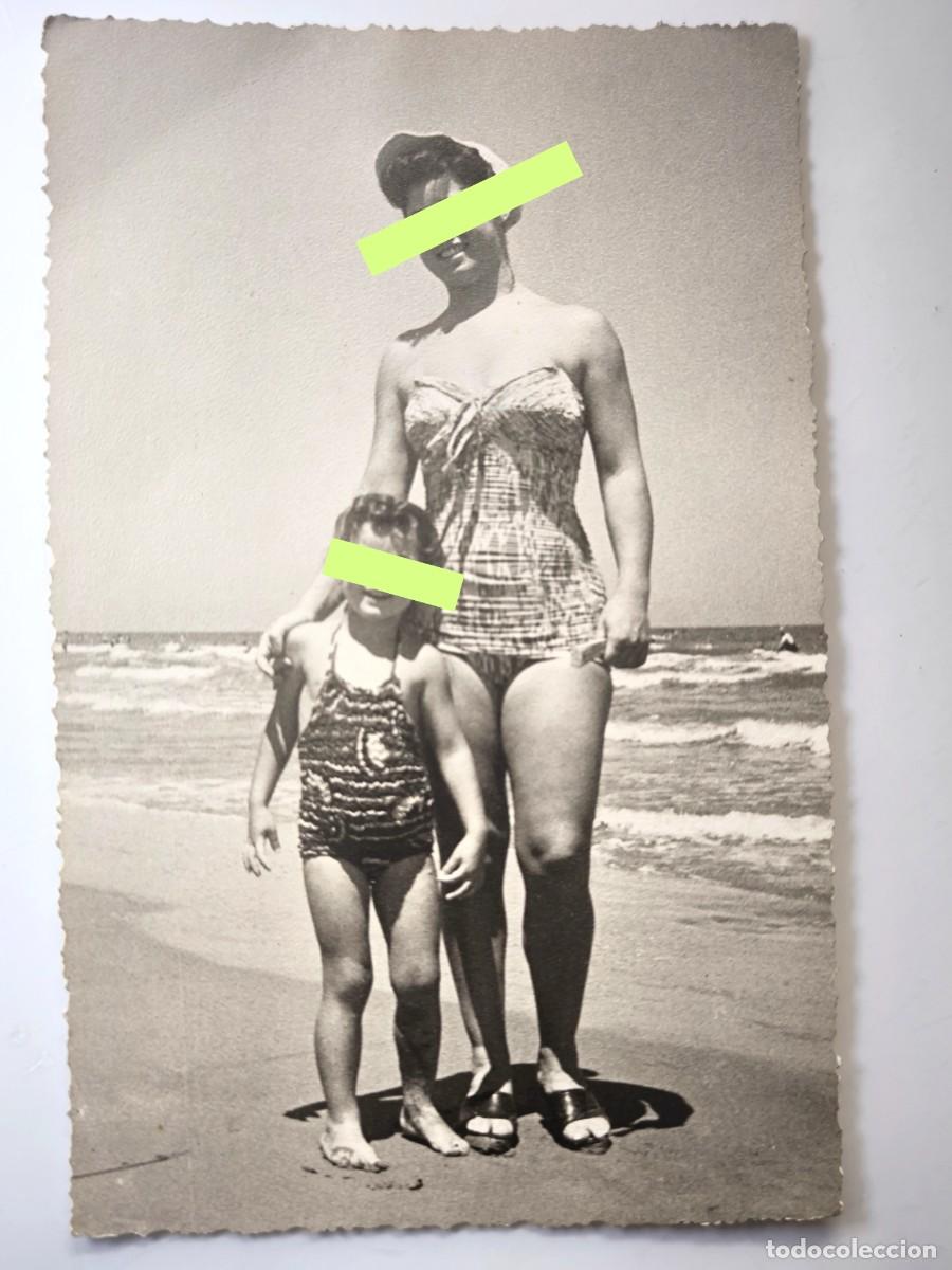 Antique Photography: Antigua fotograf&iacute;a. Chica en ba&ntilde;ador. A&ntilde;os a&ntilde;os 50.