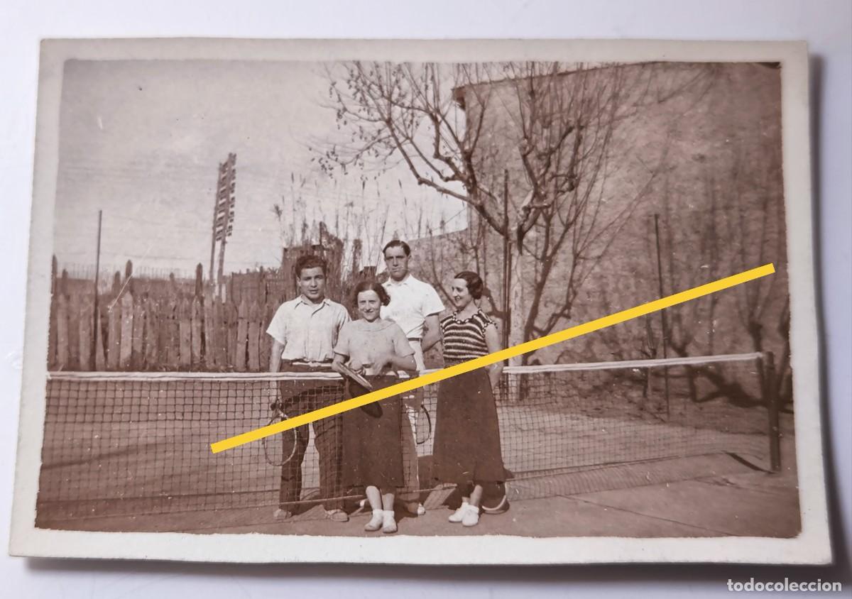 Fotografia antiga: Antigua fotograf&iacute;a. Chicas, chicos, en la pista de tenis. A&ntilde;o 1934.