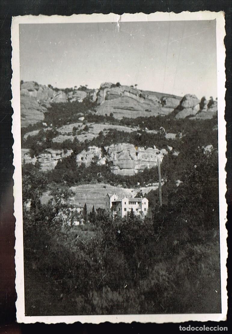 Fotograf&iacute;a antigua: 1949 6/2 1 FOTO B/N SANT LLOREN&Ccedil; DEL MUNT EDIFICIOS Y PAISAJE MONTA&Ntilde;OSO