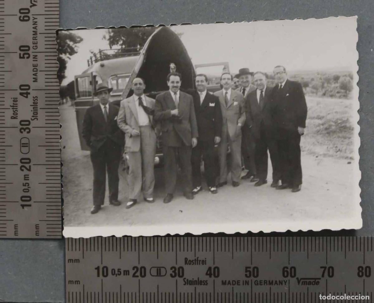 Antique Photography: FOTOGRAFIA. GRUPO DE CABALLEROS CON CAMIONETA AUTOBUS AVERIADA