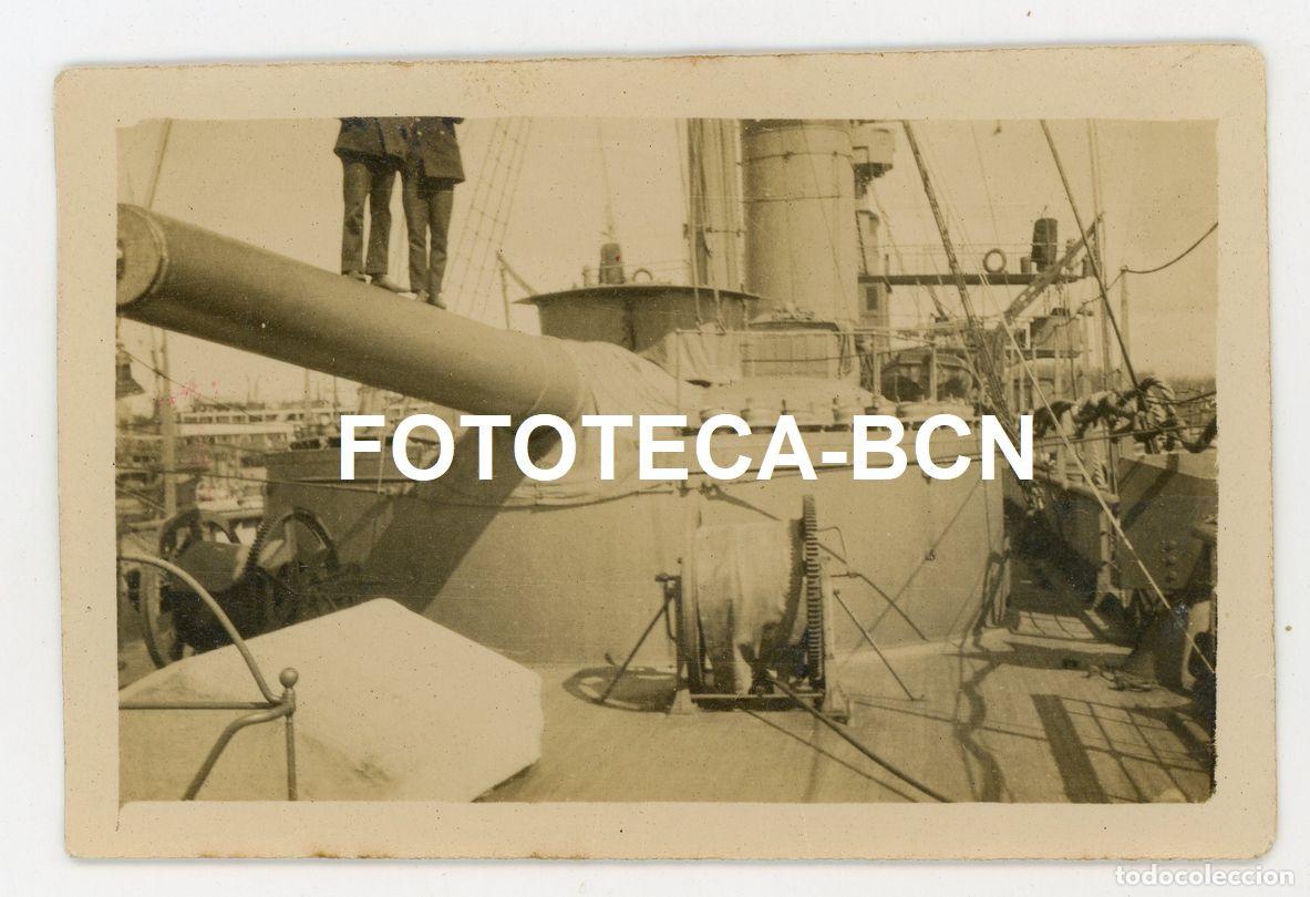 Fotograf&iacute;a antigua: FOTO ORIGINAL CUBIERTA BARCO DE GUERRA POSIBLEMENTE ARMADA ESPA&Ntilde;OLA CA&Ntilde;ON A&Ntilde;OS 20