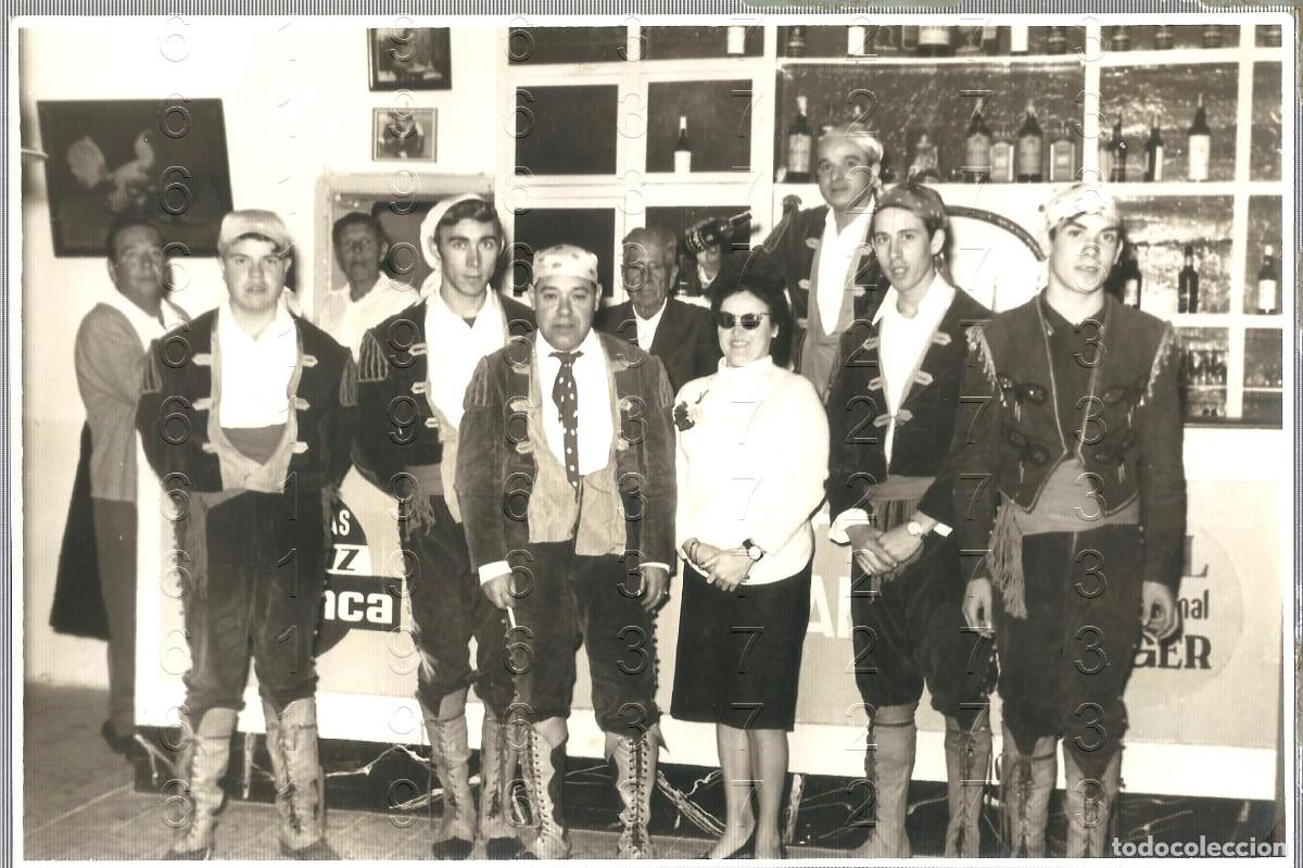 Fotograf&iacute;a antigua: CADIZ CARNAVAL CHIRIGOTA 1966 FOTOGRAFIA UNICA 17X12 M7