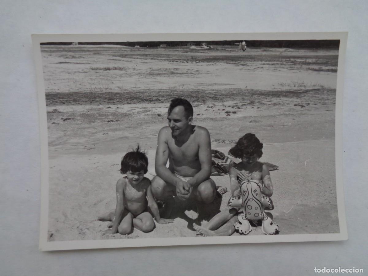 Alte Fotografie: FOTO DE HOMBRE Y NI&Ntilde;OS EN BA&Ntilde;ADOR EN LA PLAYA. SAO PAULO 1956