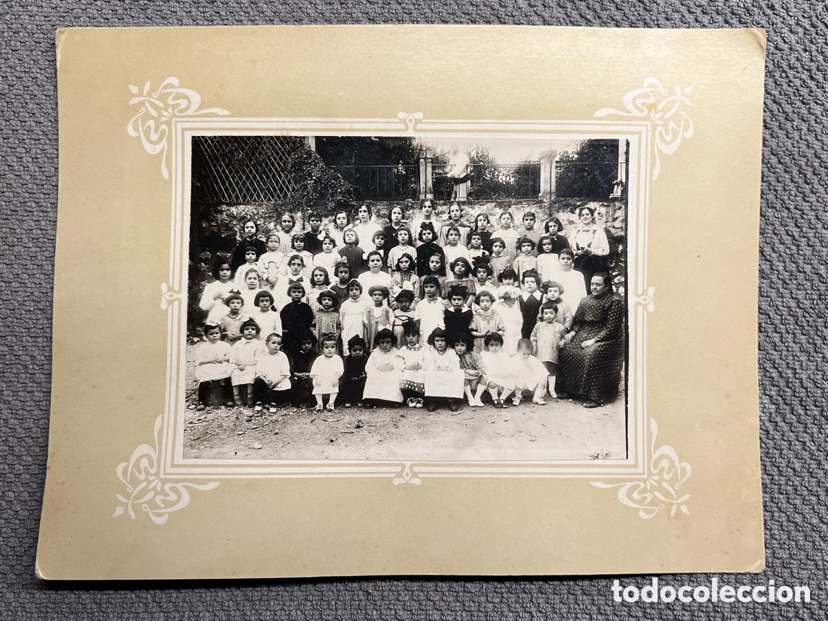 Fotograf&iacute;a antigua: ALCOY Alicante.. Fotograf&iacute;a Escuela de Ni&ntilde;as.. Recuerdo Escolar.. (h.1900?)