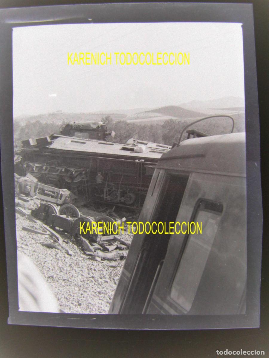 Fotograf&iacute;a antigua: 4 CLICHES, NEGATIVOS EN CELULOIDE. ACCIDENTE FERROVIARIO 23 AGOSTO 1954 CASARICHE, PUENTE GENIL.