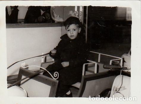 Alte Fotografie: Ni&ntilde;o en coche de tiovivo carrusel de la feria. A&ntilde;os 50 h aa