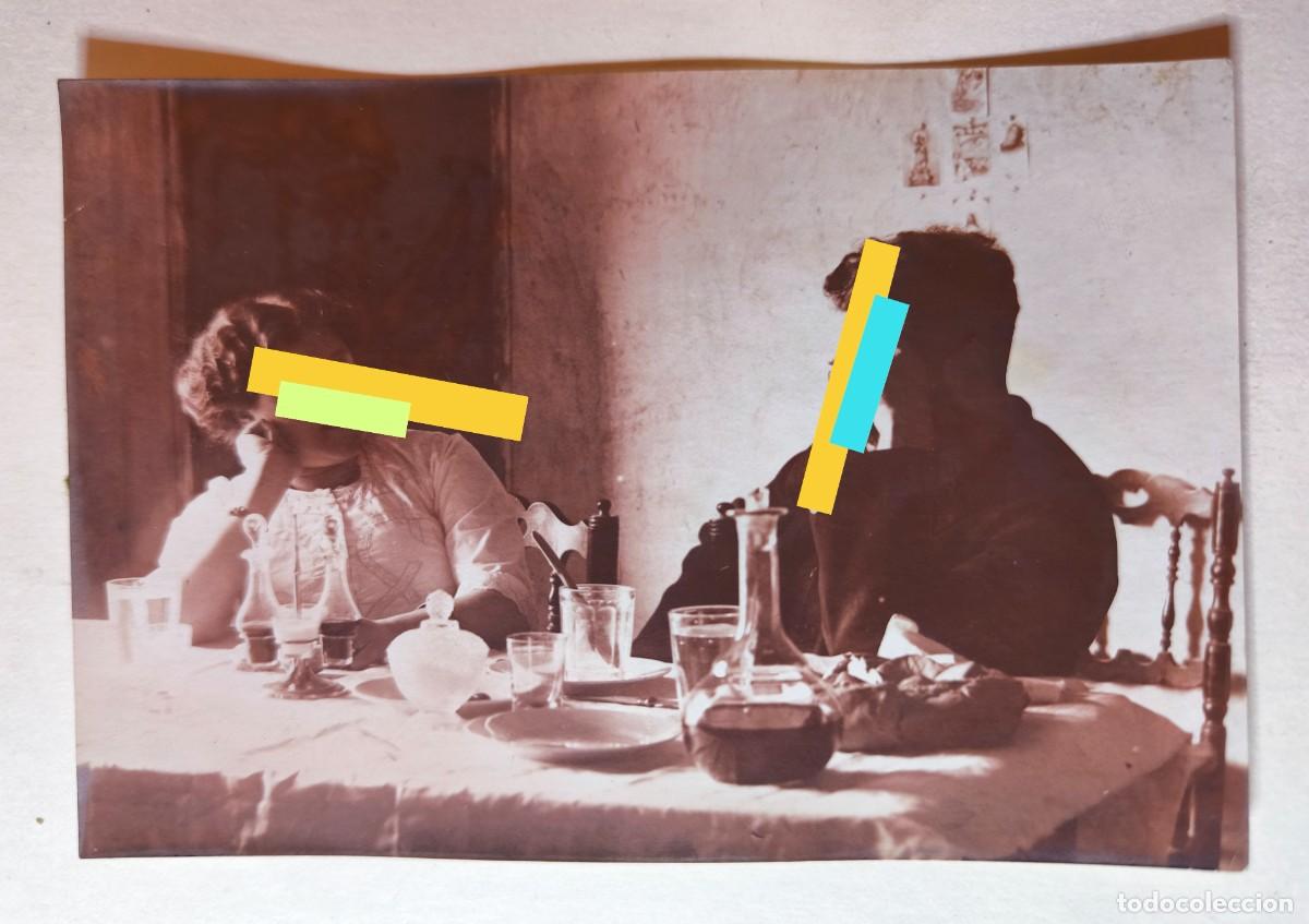 Alte Fotografie: Antigua fotograf&iacute;a. En la mesa comiendo. Familia Valenciana. Principio siglo XX.