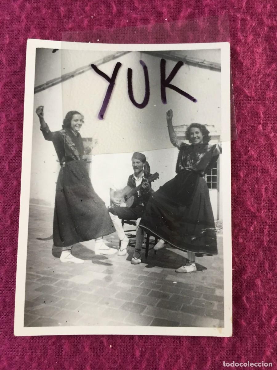 Fotograf&iacute;a antigua: FOTO FOTOGRAFIA ORIGINAL DE MUJERES BAILANDO LA JOTA CON TRAJE REGIONAL A&Ntilde;OS 60