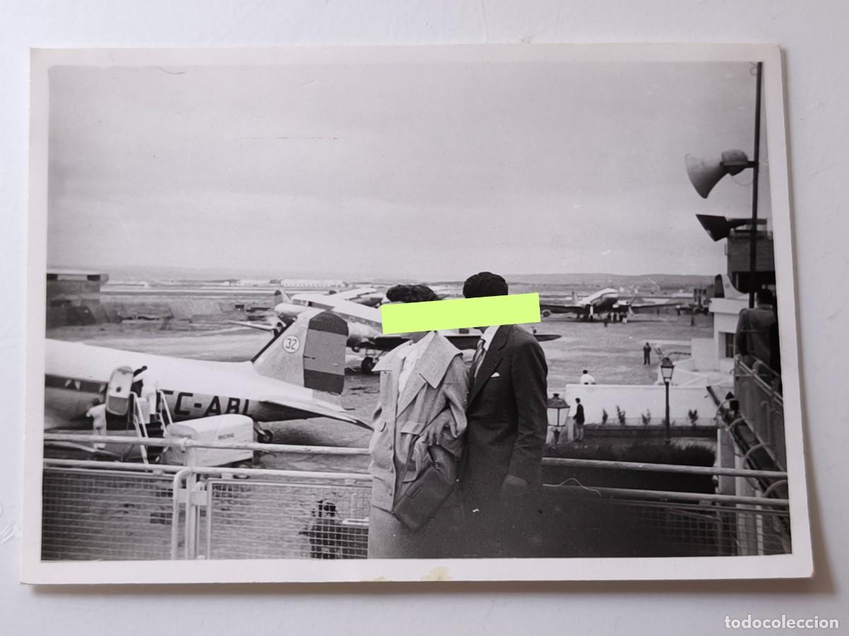 Fotografia antica: Antigua fotograf&iacute;a. Aeropuerto de Madrid. Avi&oacute;n de Iberia. A&ntilde;os 50.