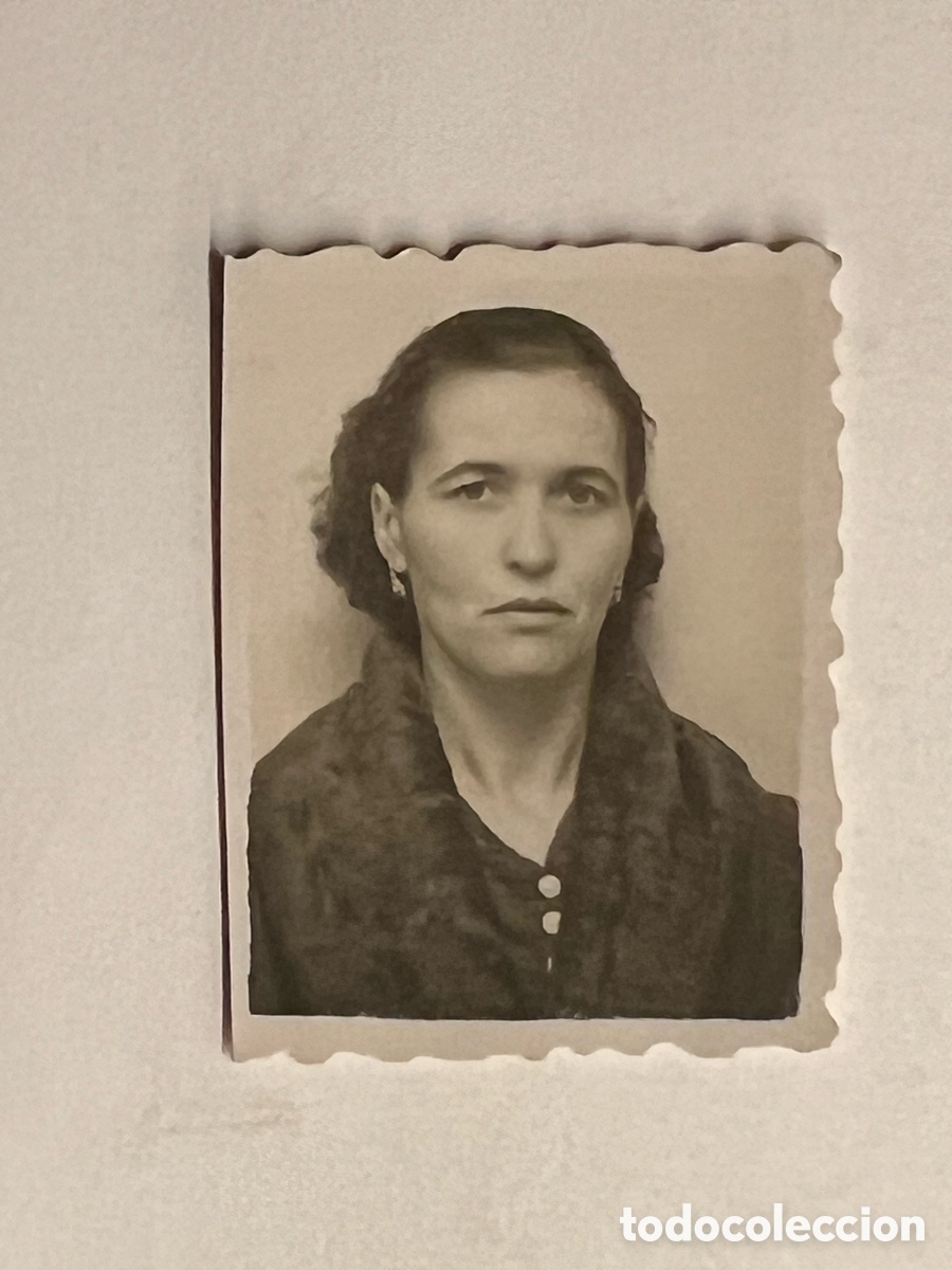Fotograf&iacute;a antigua: FOTOMATON. Fotograf&iacute;a la Se&ntilde;ora Consuelo Dorado&hellip; (h.1950?)