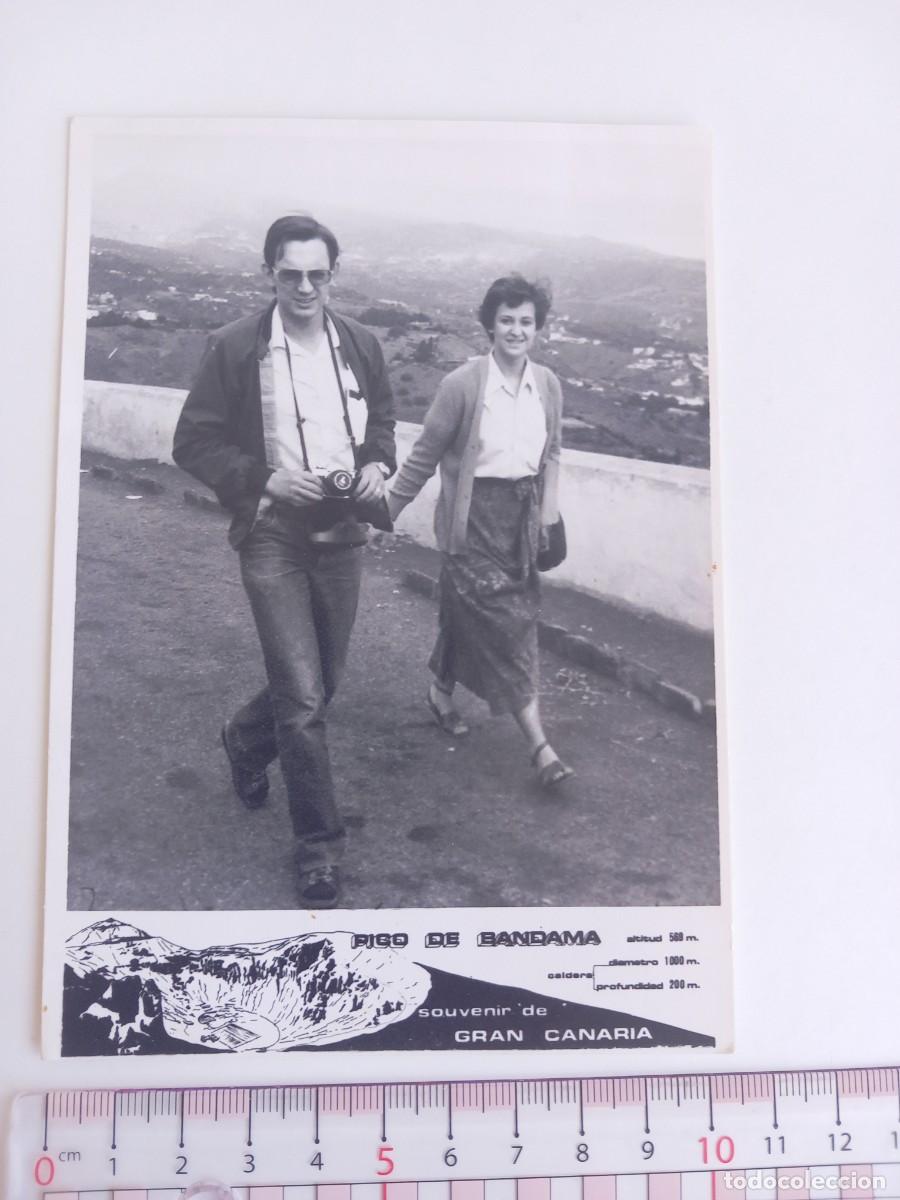 Fotografia antiga: Turistas en PICO DE BANDAMA (GRAN CANARIA). A&ntilde;os 60.