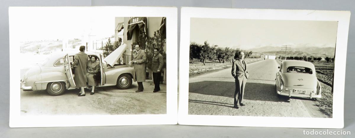 Fotografia antica: 2 fotos coche Opel Kapitan con gente Sierra Nevada 1953 Casa Ros