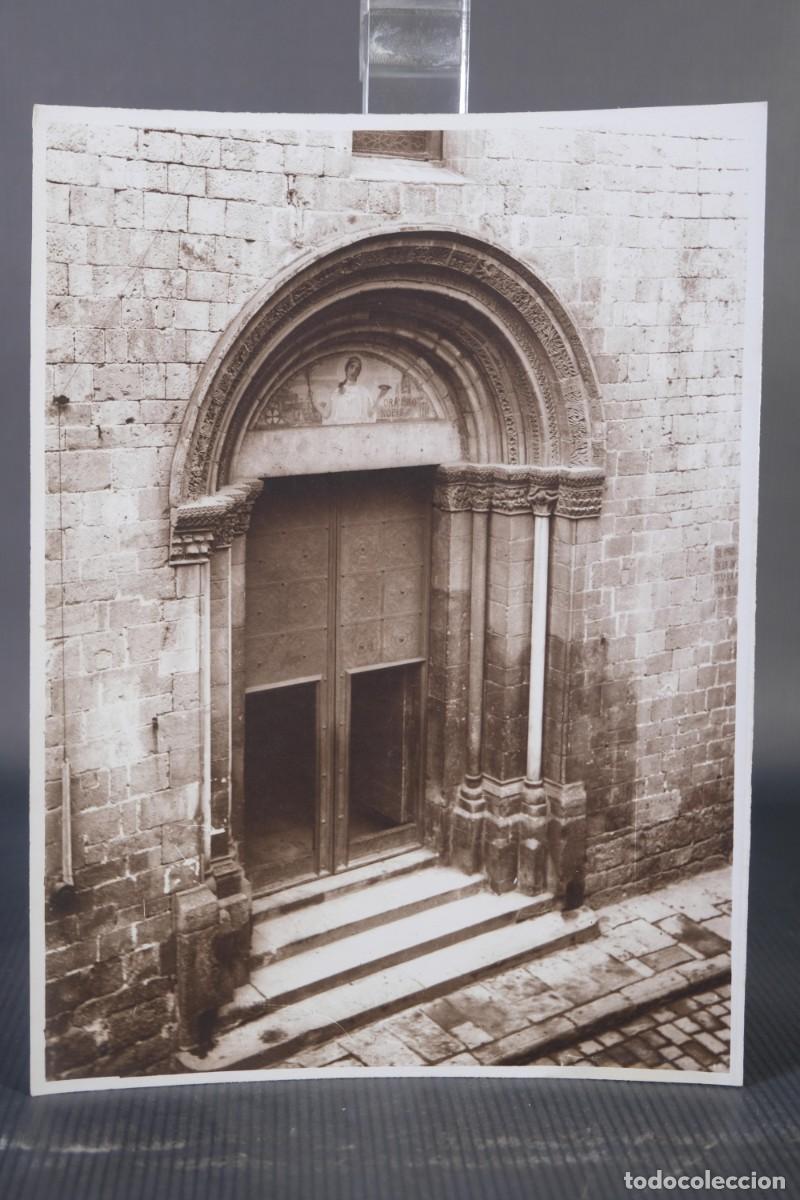 Fotografia antiga: Fotograf&iacute;a entrada de iglesia a&ntilde;os 20-30