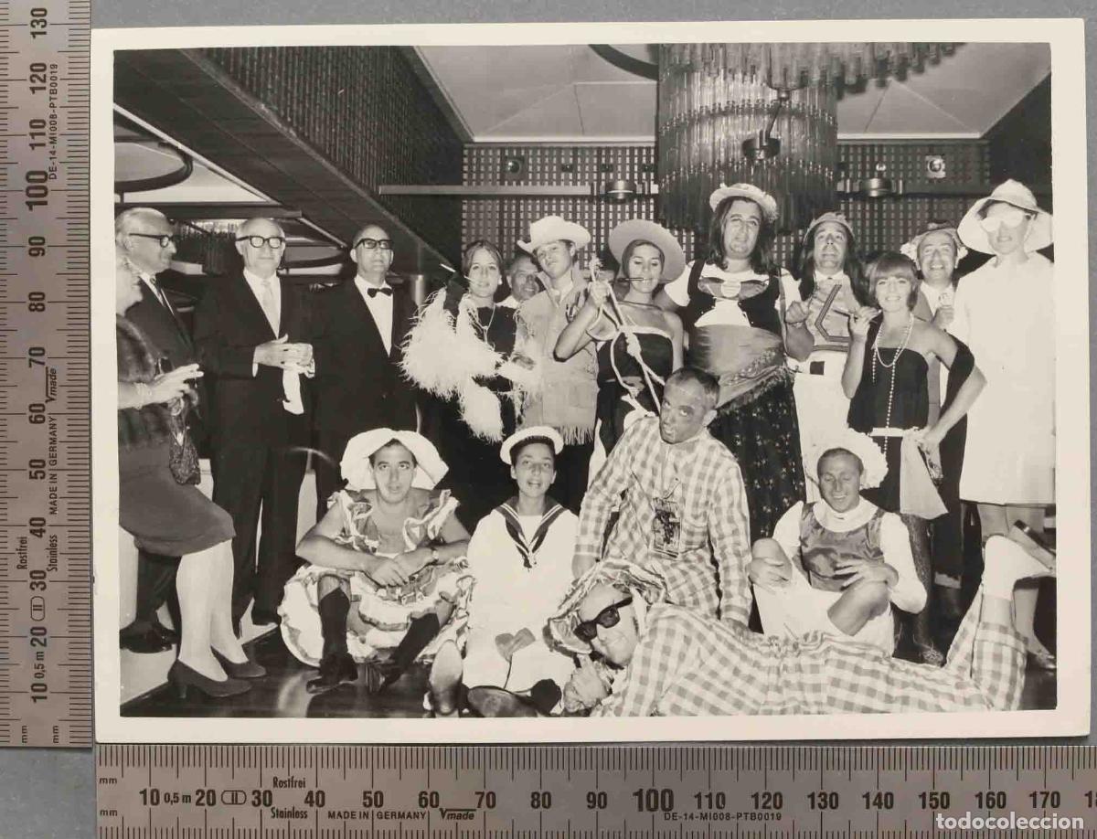 Antique Photography: FOTOGRAFIA. CELEBRACION DE DISFRACES. HACIA 1970