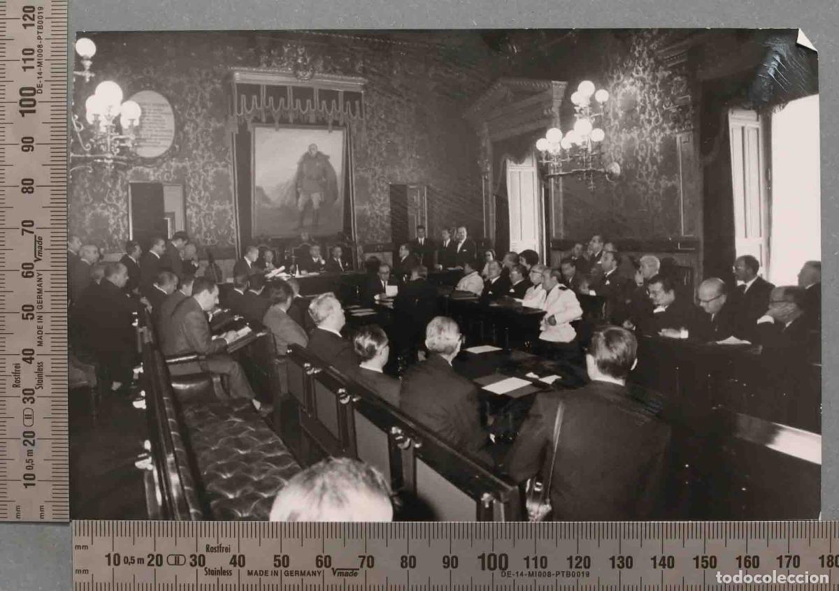 Antique Photography: FOTOGRAFIA. PLENO AYUNTAMIENTO DE MADRID. HACIA 1950