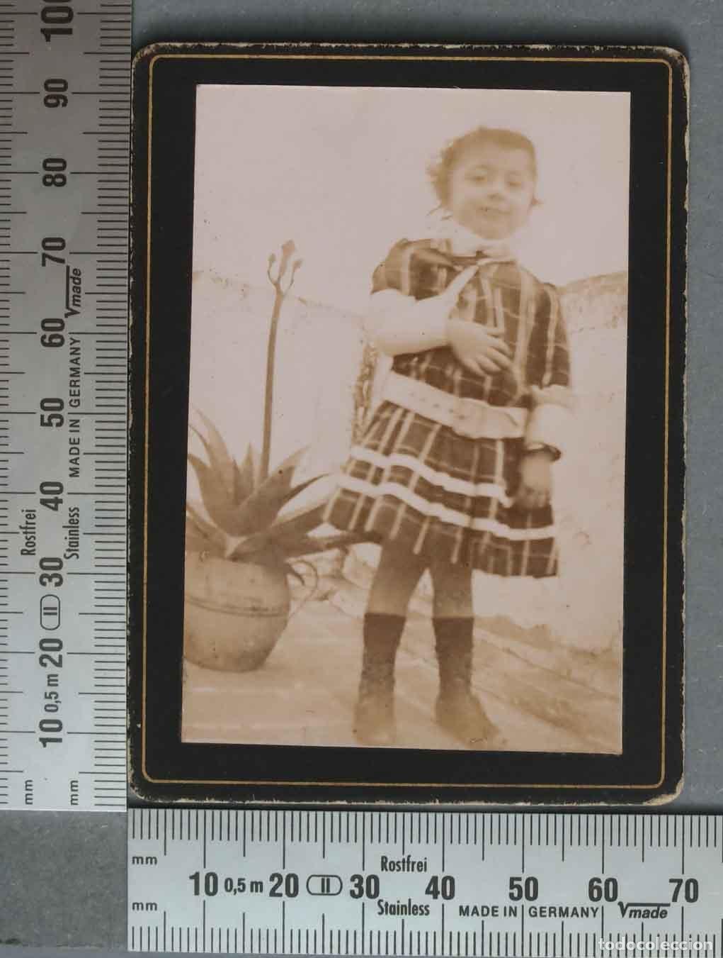 Fotografia antica: FOTOGRAFIA. NI&Ntilde;A CON VESTIDO. HACIA 1910