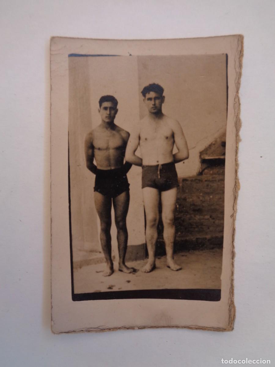 Fotograf&iacute;a antigua: FOTO DE HOMBRES EN BA&Ntilde;ADOR EN LA PISCINA , 1940