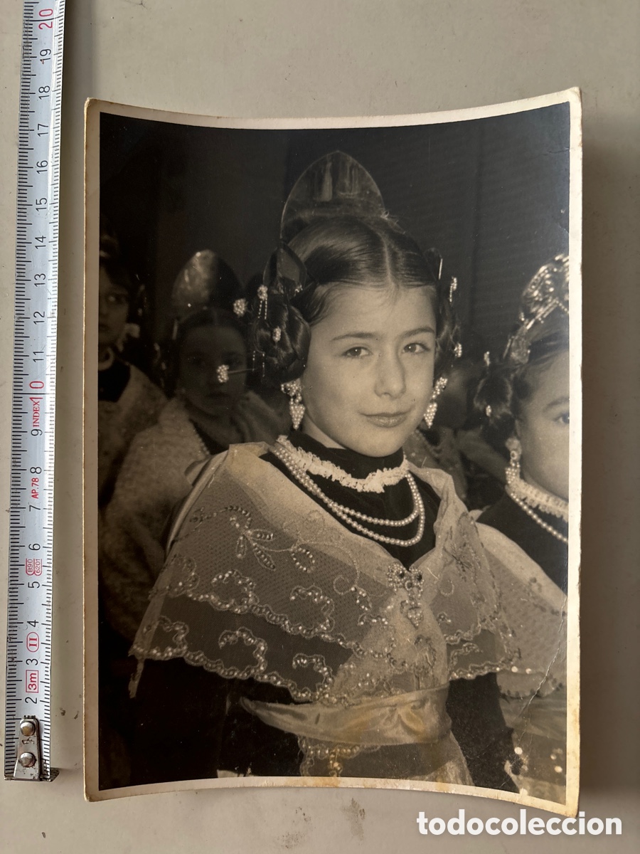Fotografia antiga: FOTO. VALENCIA EN FALLAS. FALLERA INFANTIL. DETALLE. FOT&Oacute;GRAFO?.