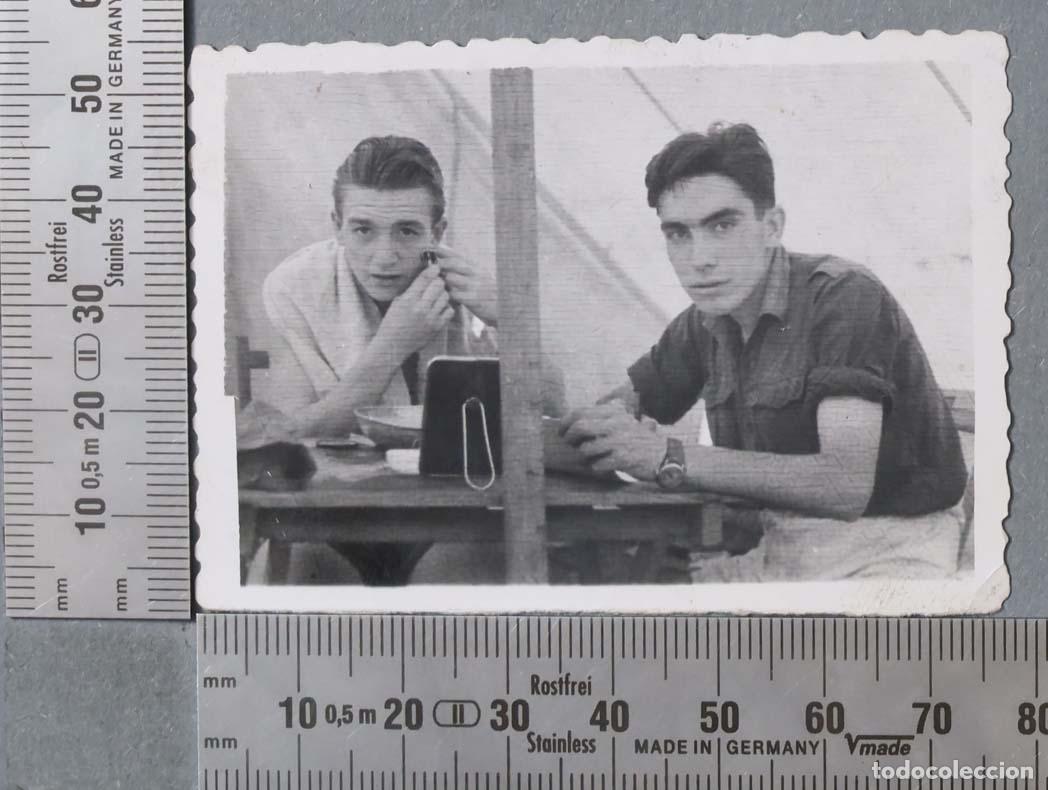 Photographie ancienne: FOTOGRAFIA. EN CAMPAMENTO FRENTE DE JUVENTUDES. 1944
