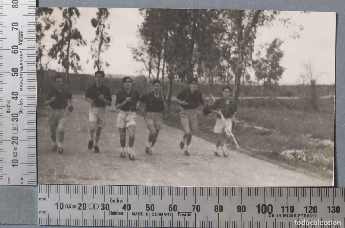 Antique Photography: FOTOGRAFIA. MARCHA O COMPETICION FRENTE DE JUVENTUDES. CA 1949