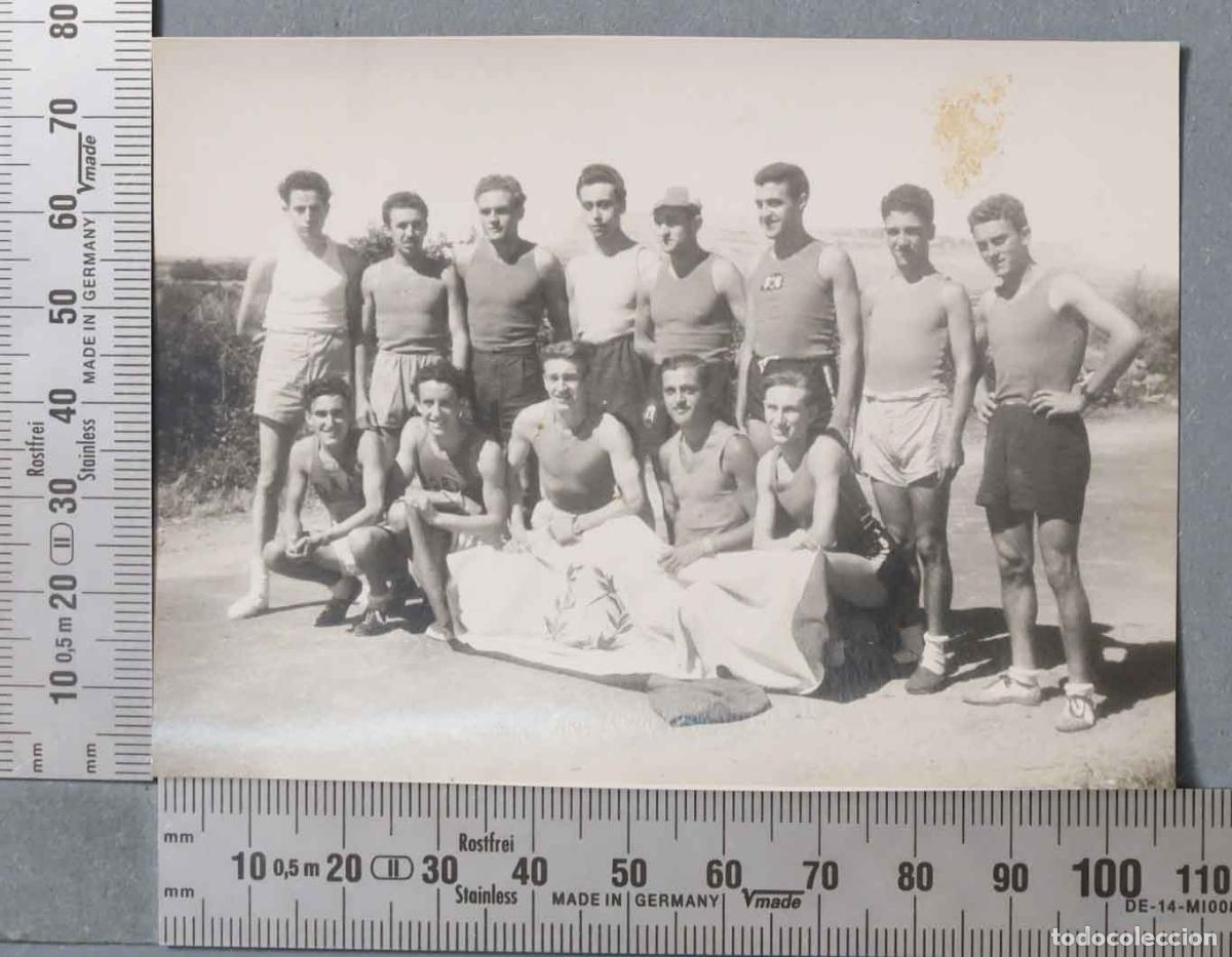 Antique Photography: FOTOGRAFIA. JOVENES DEL FRENTE DE JUVENTUDES CON BANDERA.