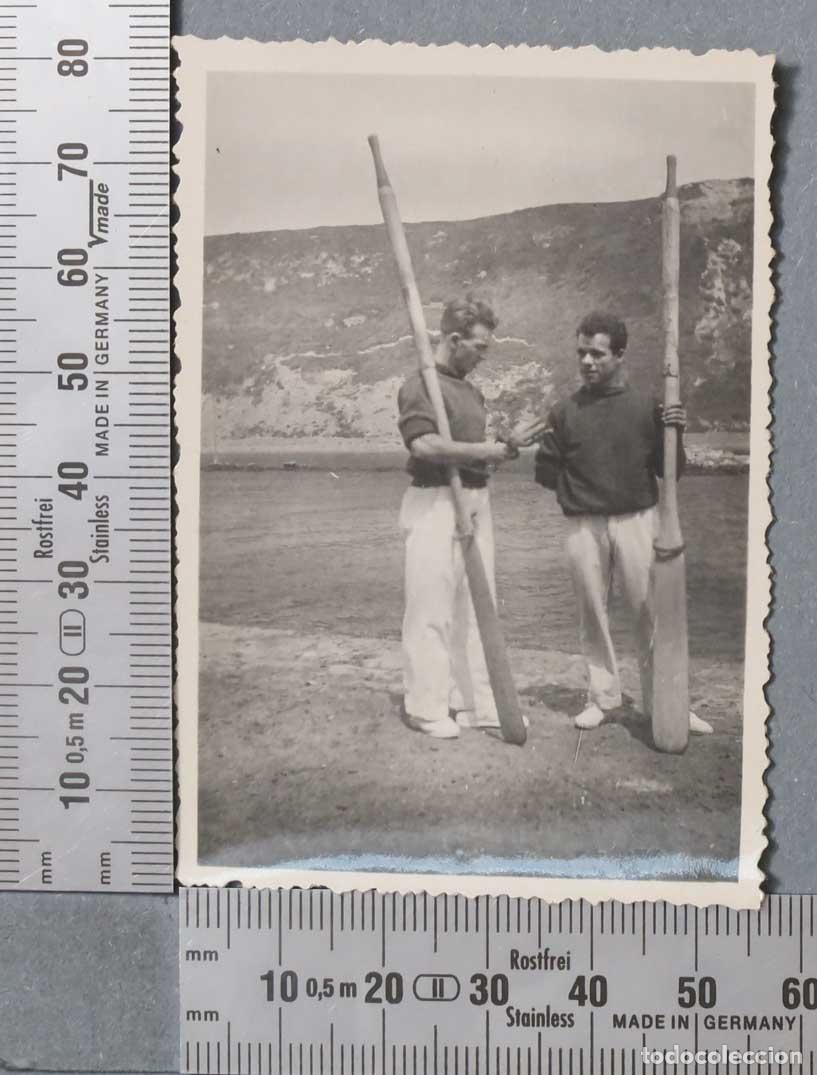 Antique Photography: FOTOGRAFIA. JOVENES REMEROS. AVILES 1949
