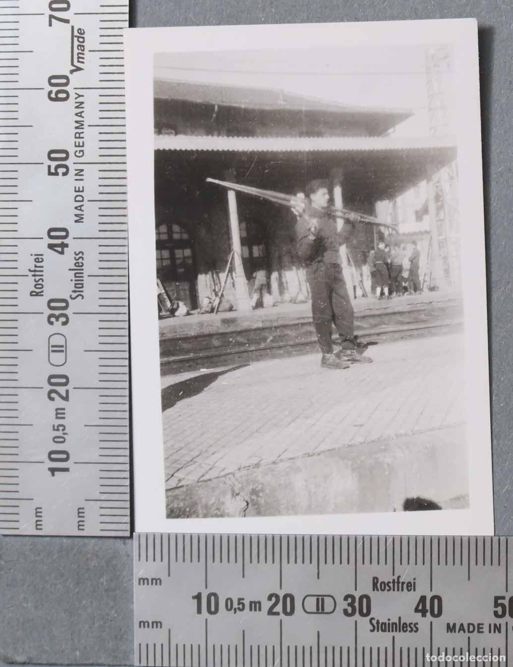 Photographie ancienne: FOTOGRAFIA. FRENTE DE JUVENTUDES. JOVEN ESQUIADOR ESTACION TREN