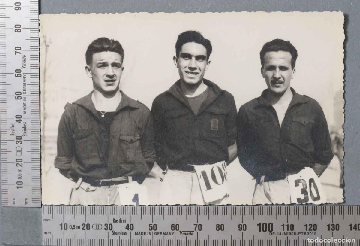 Antique Photography: FOTOGRAFIA. DEPORTISTAS FRENTE DE JUVENTUDES. 1946