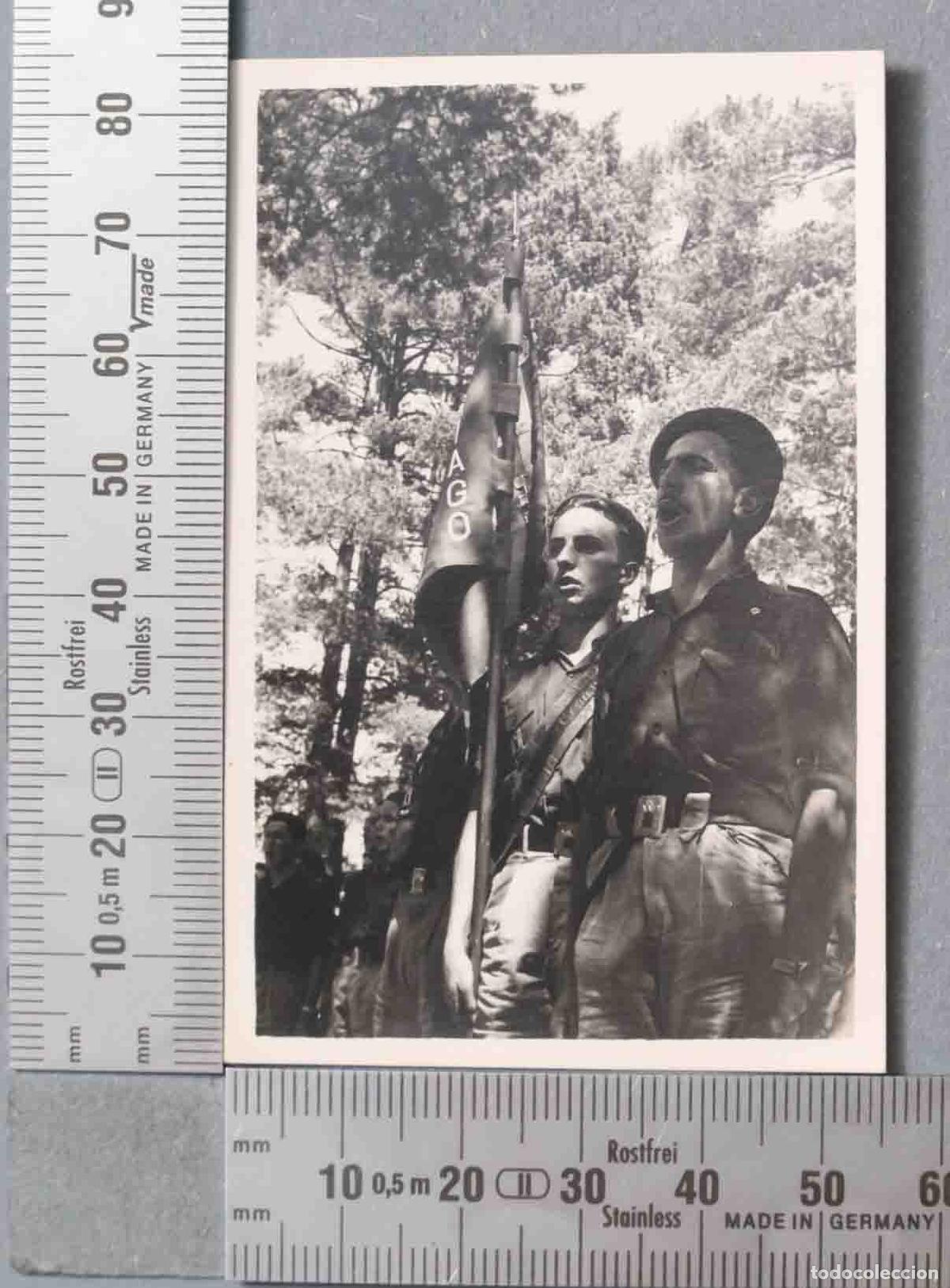 Photographie ancienne: FOTOGRAFIA. FRENTE DE JUVENTUDES CON BANDERIN. HACIA 1953