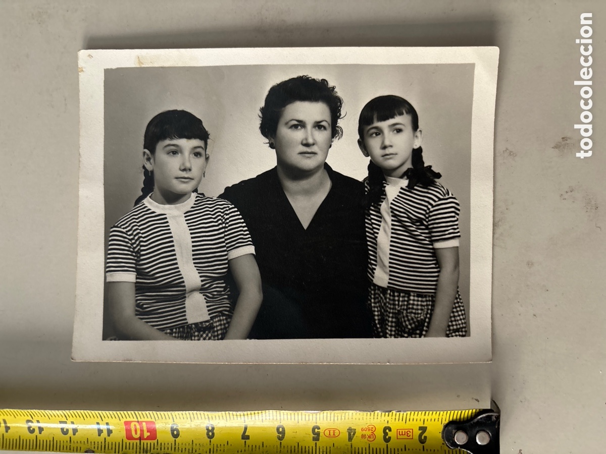 Fotograf&iacute;a antigua: FOTO. MADRE CON SUS GEMELAS. FOT&Oacute;GRAFO?.