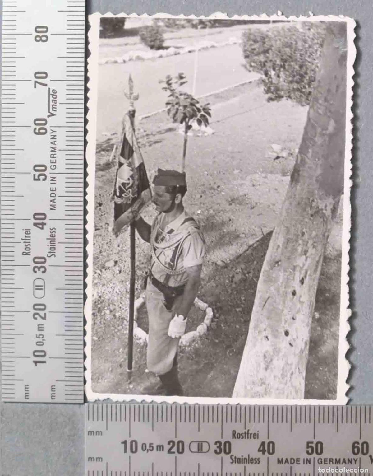 Photographie ancienne: FOTOGRAFIA. LEGIONARIO CON BANDERIN. AFRICA PROTECTORADO. HACIA 1953