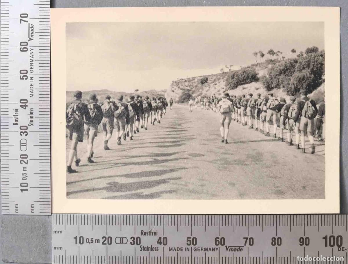 Fotografia antica: FOTOGRAFIA. MARCHA FRENTE DE JUVENTUDES A EL ESCORIAL. HACIA 1953