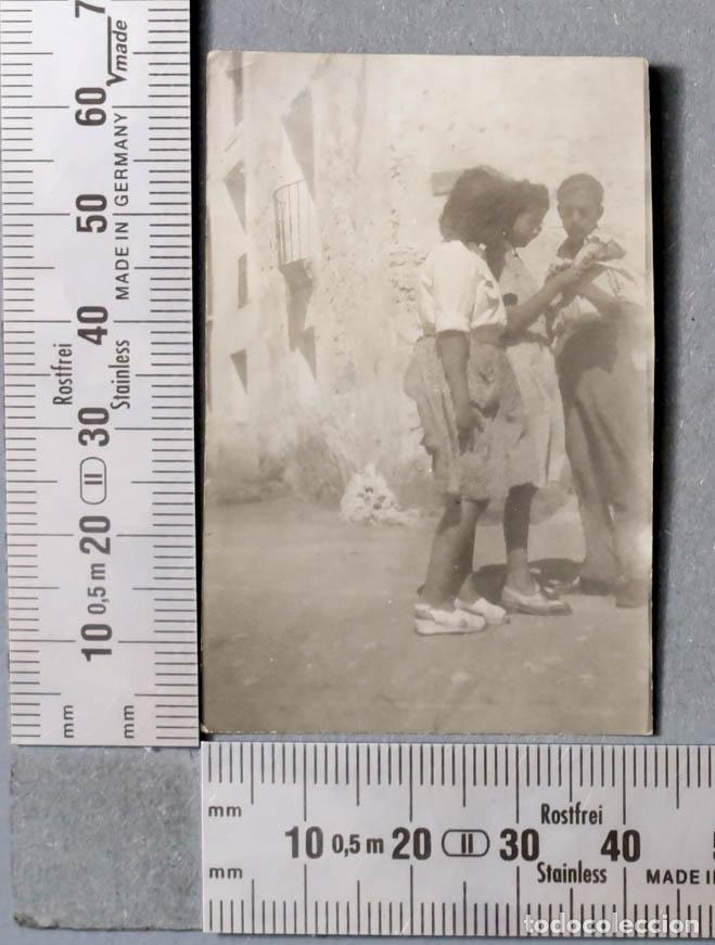 Alte Fotografie: FOTOGRAFIA. NI&Ntilde;OS EN LA CALLE. 1943