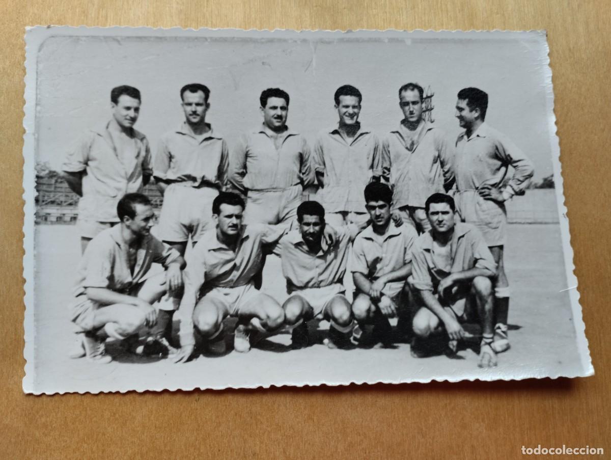 Fotograf&iacute;a antigua: Fotograf&iacute;a antigua de la plantilla de un equipo de f&uacute;tbol amateur
