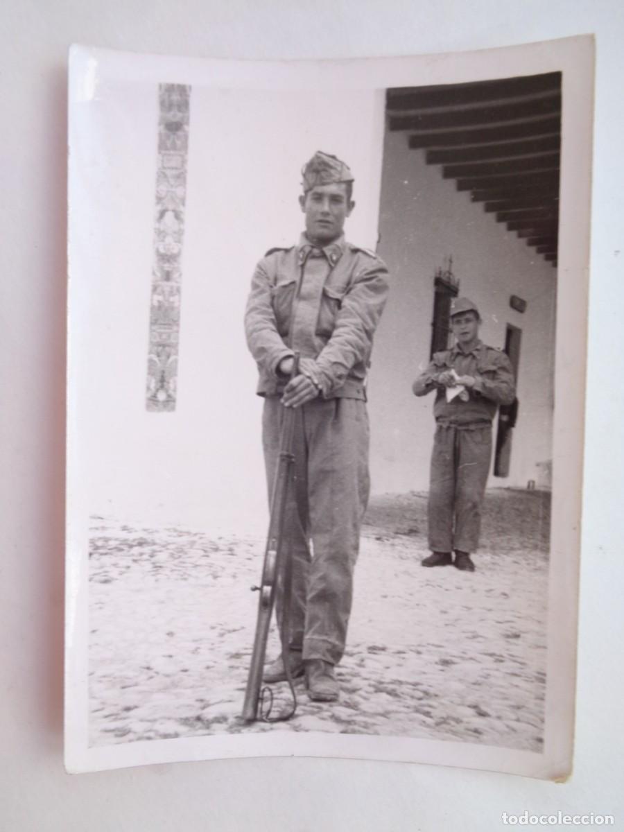Photographie ancienne: FOTO DE MILITAR CON ROPA DE CAMPA&Ntilde;A Y FUSIL MAUSER